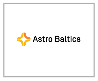 Astro Baltics'i logo oranži ja kollase abstraktse tähe ikooni ja musta tekstiga